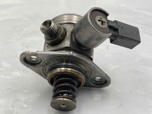 Load image into Gallery viewer, FUEL PUMP 550i 550i Gt 650i 750 HYBRID 750i 750il Active 7 Alpina 08-15 - NW449351
