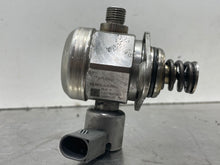 Load image into Gallery viewer, FUEL PUMP 550i 550i Gt 650i 750 HYBRID 750i 750il Active 7 Alpina 08-15 - NW449352