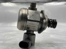 Load image into Gallery viewer, FUEL PUMP 550i 550i Gt 650i 750 HYBRID 750i 750il Active 7 Alpina 08-15 - NW449352