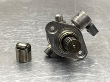 Load image into Gallery viewer, FUEL PUMP 550i 550i Gt 650i 750 HYBRID 750i 750il Active 7 Alpina 08-15 - NW577091