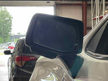 Load image into Gallery viewer, Side View Door Mirror SILVERADO 1500 PICKUP 2022 - NW543425