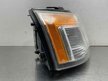 Load image into Gallery viewer, HEADLIGHT LAMP ASSEMBLY Land Rover LR2 08 09 10 Right - NW599204
