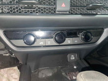 Load image into Gallery viewer, Temperature Controls Honda HR-V 2023 - NW577223