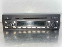Load image into Gallery viewer, Radio Audi TT 2001 01 2002 02 2003 03 AM FM CD - NW637908