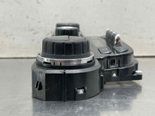 Load image into Gallery viewer, Temperature Controls GMC Yukon 2015 - NW639548