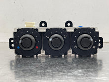 Load image into Gallery viewer, REAR TEMPERATURE CONTROLS Land Rover LR3 LR4 2005-2014 - NW657037
