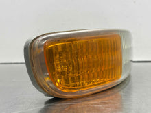 Load image into Gallery viewer, PARKLAMP Sierra 1500 3500 2500 Yukon 1999 99 00 01 02 03 04 05 06 07 Right - NW581861
