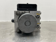 Load image into Gallery viewer, ABS Pump CT6 2017 - NW582235
