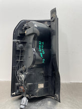 Load image into Gallery viewer, TAIL LIGHT LAMP ASSEMBLY Land Rover LR4 14 15 16 Right - NW583250