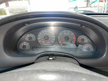 Load image into Gallery viewer, Speedometer Cluster Ford Mustang 2001 - NW586798