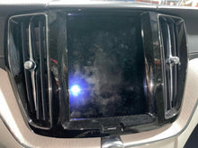Load image into Gallery viewer, Info-Gps Screen VOLVO XC60 2019 - NW589034