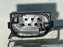 Load image into Gallery viewer, THROTTLE BODY Cayman Panamera Cayenne 2007 07 08 09 10 11 12 13 14 - NW601525