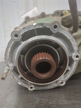 Load image into Gallery viewer, TRANSFER CASE Jeep Wrangler 12 13 14 15 16 17 18 - NW606732