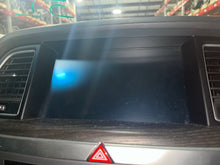 Load image into Gallery viewer, Info-Gps Screen G80 2017 - NW611135
