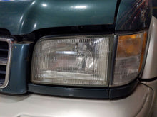 Load image into Gallery viewer, Headlight Lamp Assembly ISUZU TROOPER 1999 - NW613469