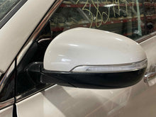 Load image into Gallery viewer, SIDE VIEW DOOR MIRROR Kia Sorento 17 18 19 20 Left - NW614606