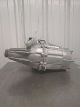 Load image into Gallery viewer, Transfer Case SILVERADO 1500 PICKUP 2022 - NW625528