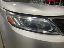 Load image into Gallery viewer, HEADLIGHT LAMP ASSEMBLY Kia Sorento 2014 14 Right - NW627088