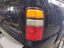Load image into Gallery viewer, TAIL LIGHT LAMP ASSEMBLY Suburban 1500 Suburban 2500 Tahoe 04-06 Right - NW627740