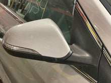 Load image into Gallery viewer, Side View Door Mirror Hyundai Sonata 2016 - NW628598