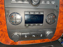 Load image into Gallery viewer, TEMPERATURE CONTROLS Suburban 1500 Suburban 2500 Tahoe Yukon 12-14 - NW628283