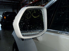 Load image into Gallery viewer, Side View Door Mirror Cadillac XT5 2017 - NW631821