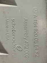 Load image into Gallery viewer, TAIL LIGHT LAMP ASSEMBLY Gl320 Gl450 Gl550 07 08 09 UPPER Right - NW635588