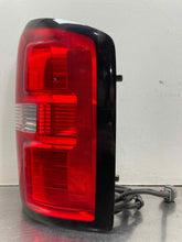 Load image into Gallery viewer, TAIL LIGHT LAMP ASSEMBLY Sierra 1500 Pickup Sierra 2500 14-15 Right - NW636042