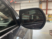 Load image into Gallery viewer, Side View Door Mirror Honda HR-V 2022 - NW637583