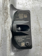 Load image into Gallery viewer, WHEEL RIM Gl320 Gl450 Gl550 07 08 18x8 - NW639266