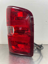 Load image into Gallery viewer, TAIL LIGHT LAMP Silverado 1500 Pickup Silverado 2500 07-14 Right - NW639822
