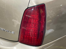 Load image into Gallery viewer, TAIL LIGHT LAMP ASSEMBLY Deville DHS DTS 00 01 02 03 04 05 Right - NW644642