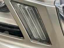 Load image into Gallery viewer, TURN SIGNAL LIGHT LAMP Volvo S60 XC60 09 10 11 12 13 Right - NW648830