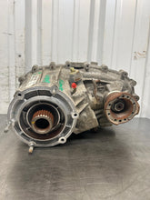 Load image into Gallery viewer, TRANSFER CASE Jeep Wrangler 12 13 14 15 16 17 18 - NW649136