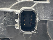 Load image into Gallery viewer, THROTTLE BODY Escaldes Silverado Tahoe Hummer Sierra 2500 Pickup 2009 09 10 11 - NW652116