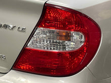 Load image into Gallery viewer, TAIL LIGHT LAMP ASSEMBLY Camry 2002 02 2003 03 2004 04 Right - NW656041