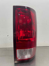 Load image into Gallery viewer, TAIL LIGHT LAMP ASSEMBLY 1500 Pickup 2500 Pickup 3500 Pickup 09-14 Right - NW657827