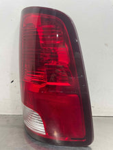 Load image into Gallery viewer, TAIL LIGHT LAMP ASSEMBLY 1500 Pickup 2500 Pickup 3500 Pickup 09-14 Right - NW657827