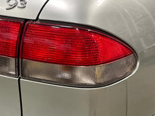 Load image into Gallery viewer, OUTER TAIL LIGHT LAMP Saab 9-3 99 00 01 02 03 Right - NW658665
