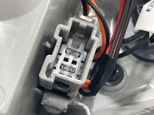 Load image into Gallery viewer, OUTER TAIL LIGHT LAMP Impala Impala New Style Impala Old Style 14-20 Right - NW662000