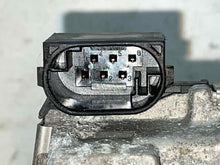 Load image into Gallery viewer, THROTTLE BODY Porsche Cayenne 2004 04 2005 05 2006 06 - NW664289