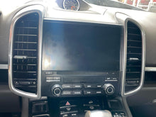Load image into Gallery viewer, INFO-GPS SCREEN Porsche Cayenne 2017 17 2018 18 - NW664384