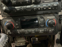 Load image into Gallery viewer, Temperature Controls Chevrolet Corvette 2004 - NW666021