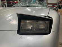 Load image into Gallery viewer, Headlight Lamp Assembly Chevrolet Corvette 2004 - NW666024