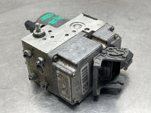Load image into Gallery viewer, ABS Pump Chevrolet Corvette 2004 - NW665655