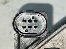 Load image into Gallery viewer, THROTTLE BODY Vw Beetle Jetta Rabbit 05 - 07 - NW668605