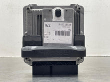 Load image into Gallery viewer, ECU ECM COMPUTER Audi A4 A5 2011 11 - NW670295
