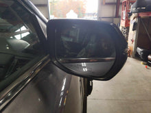 Load image into Gallery viewer, SIDE VIEW DOOR MIRROR Honda CR-V 2017 17 2018 18 2019 19 Right - NW672300