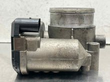 Load image into Gallery viewer, THROTTLE BODY Beetle Jetta Golf 99 00 01 02 03 04 05 06 - NW674783