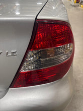 Load image into Gallery viewer, TAIL LIGHT LAMP ASSEMBLY Camry 2002 02 2003 03 2004 04 Right - NW683727